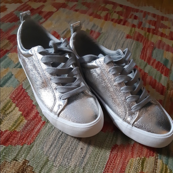ASOS DESIGN silver lace up sneakers - Picture 2 of 3